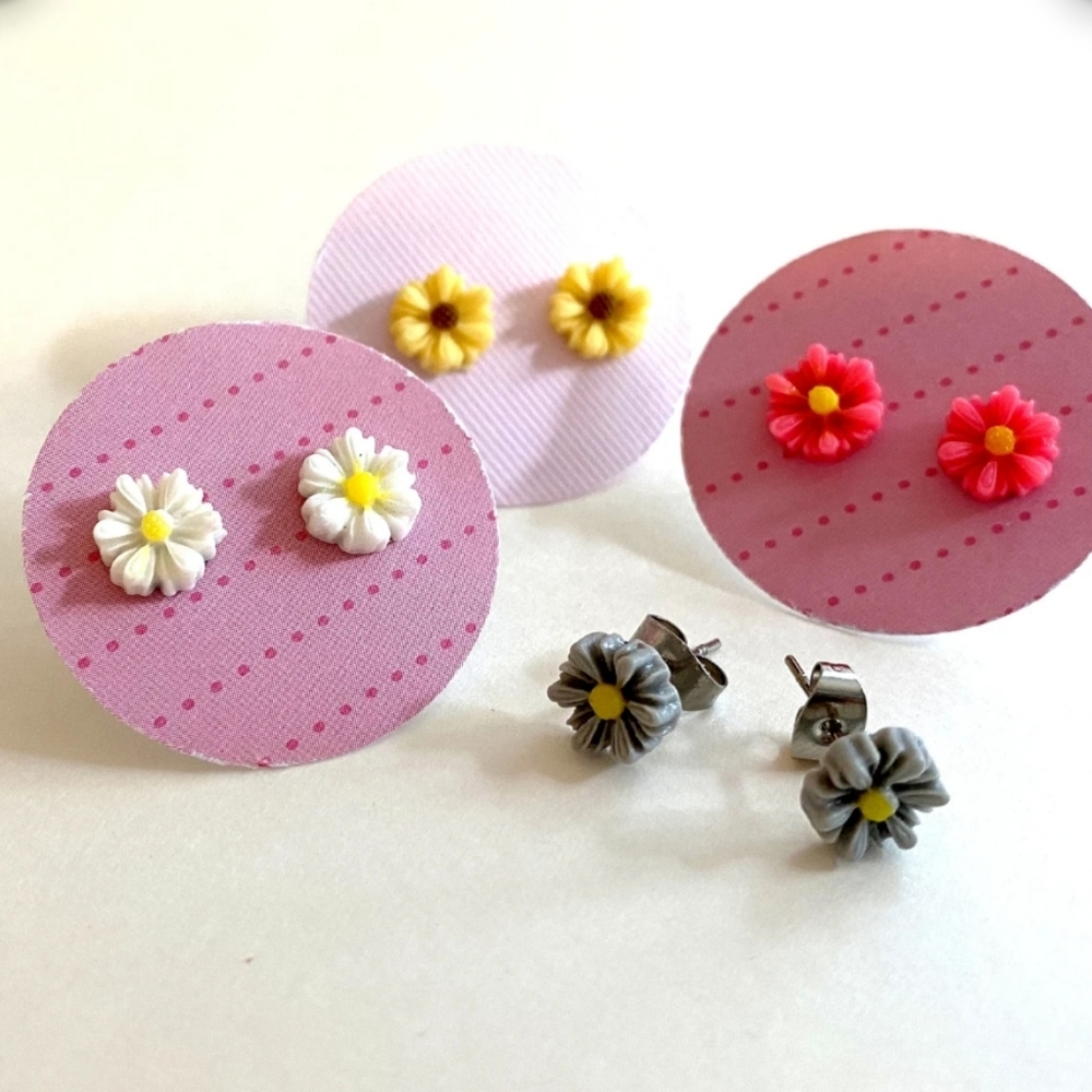 4 pairs of earrings